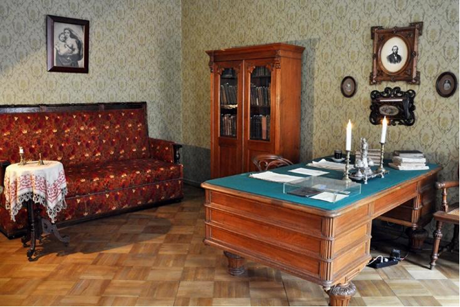 "Despacho de Dostoievsky (museo)". (Fotografía proporcionada por el autor).