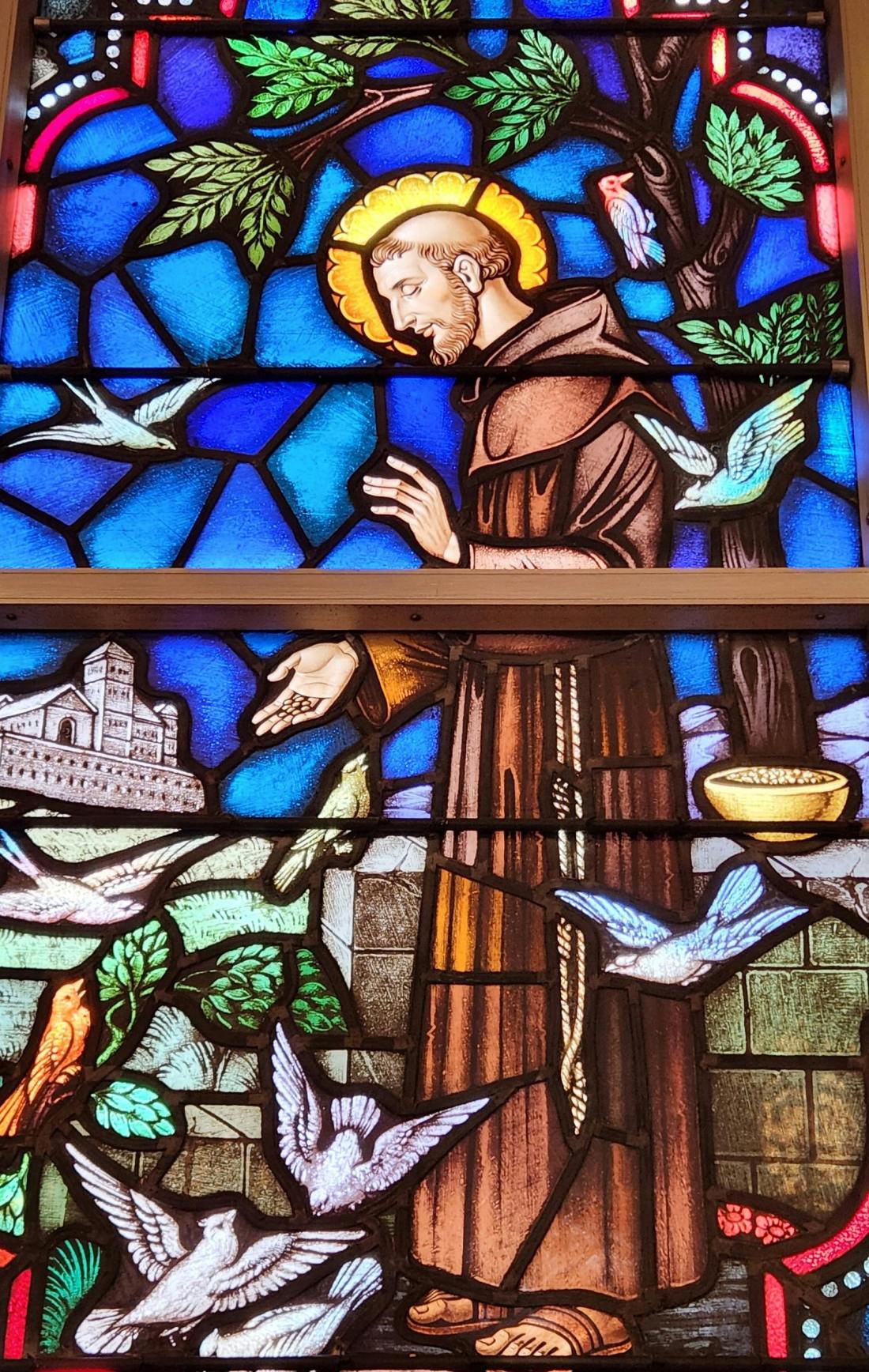 Fotografía: Glen Mc Call: https://www.pexels.com/photo/stained-glass-in-a-church-20890002/