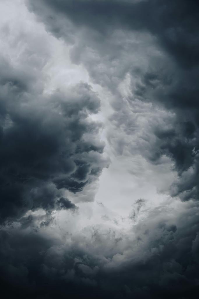 Fotografía: Abdullah Al Mallah: https://www.pexels.com/photo/gray-clouds-in-the-sky-8205796/