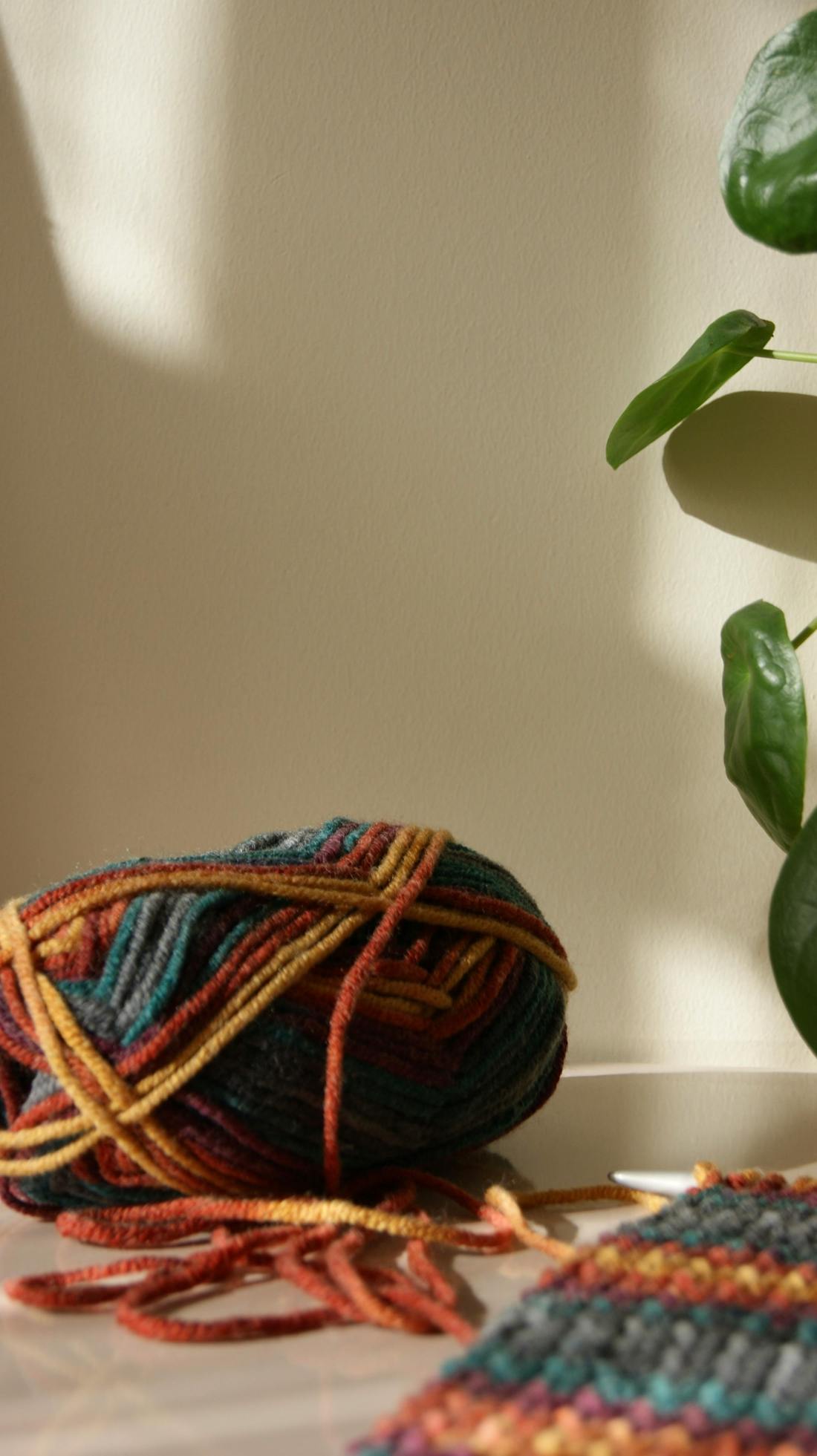 Foto de Dilara Hazıroğlu: https://www.pexels.com/es-es/foto/hilo-de-lana-de-colores-20009451/