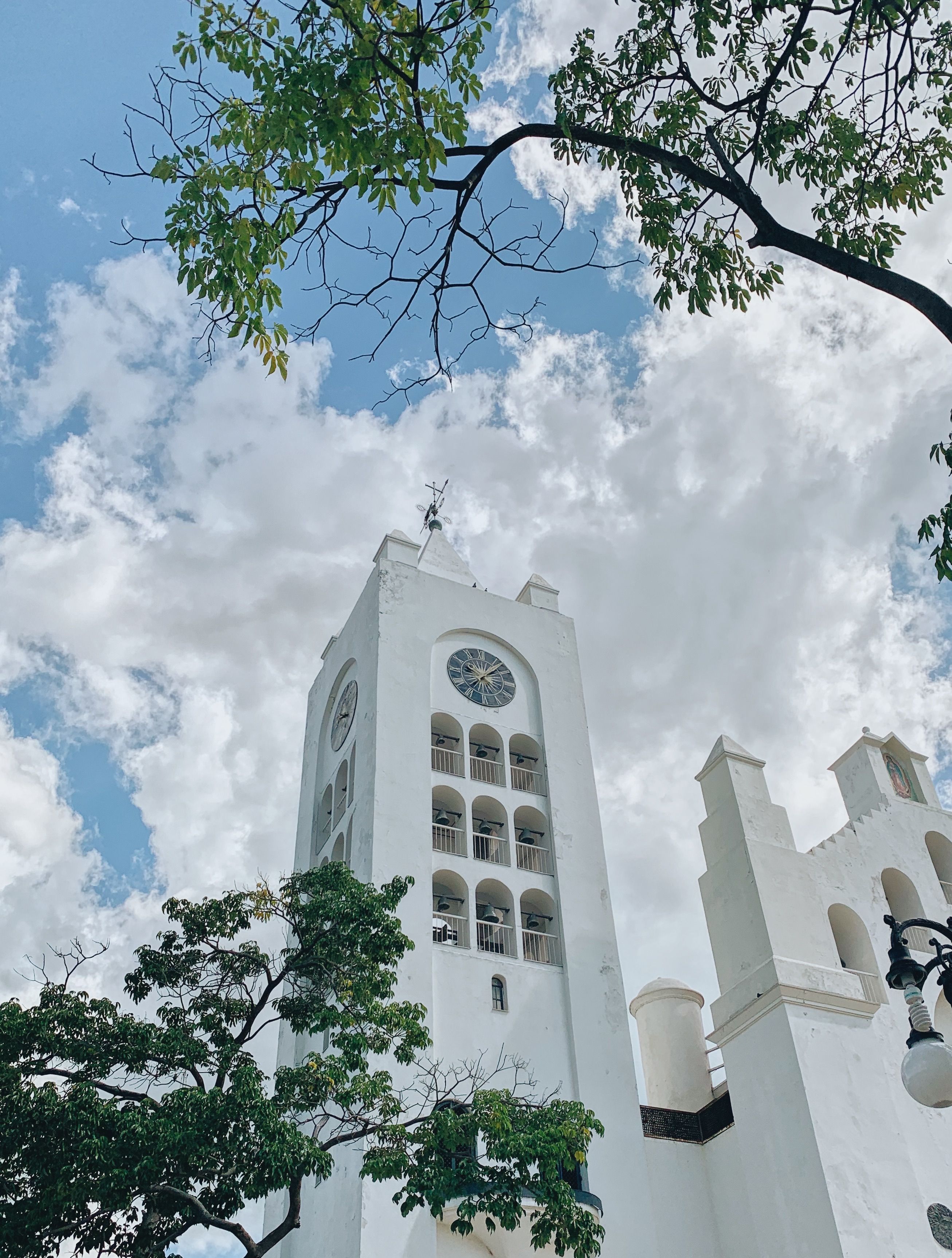 Photo by Edgar  Rodrigo: https://www.pexels.com/photo/tuxtla-gutierrez-cathedral-16757182/