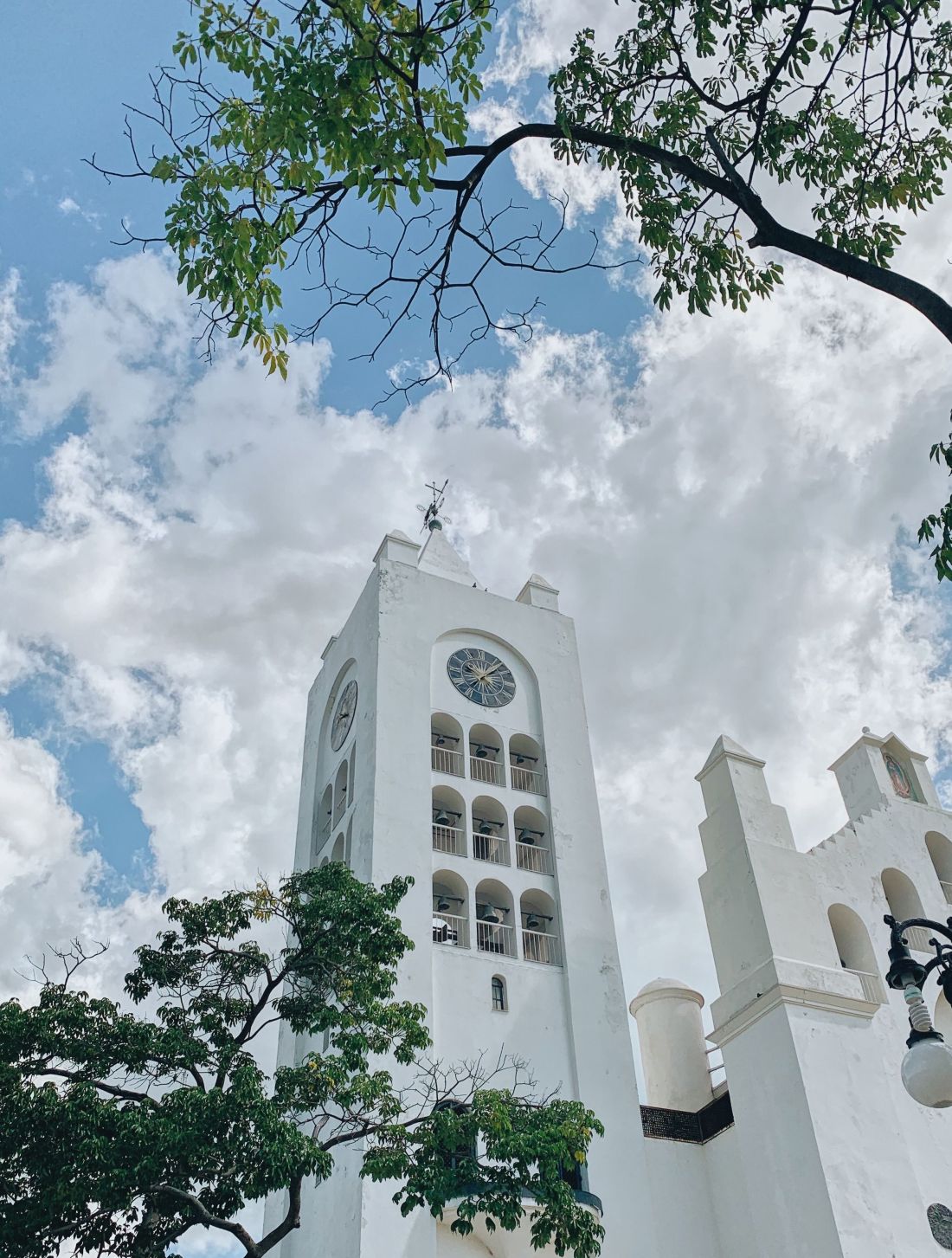Photo by Edgar Rodrigo: https://www.pexels.com/photo/tuxtla-gutierrez-cathedral-16757182/
