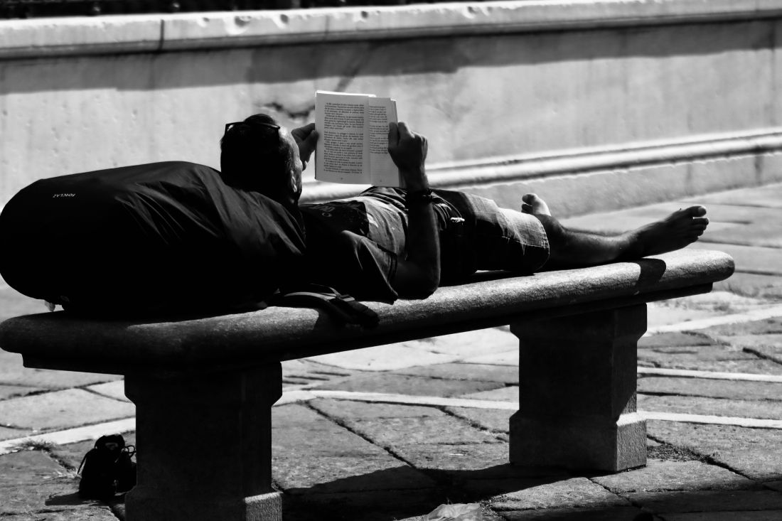 Photo by Efrem Efre : https://www.pexels.com/photo/bench-black-and-white-city-man-13907678/